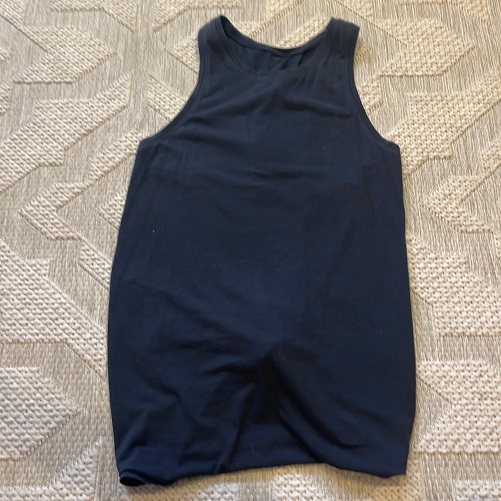 Black tie back lululemon tank